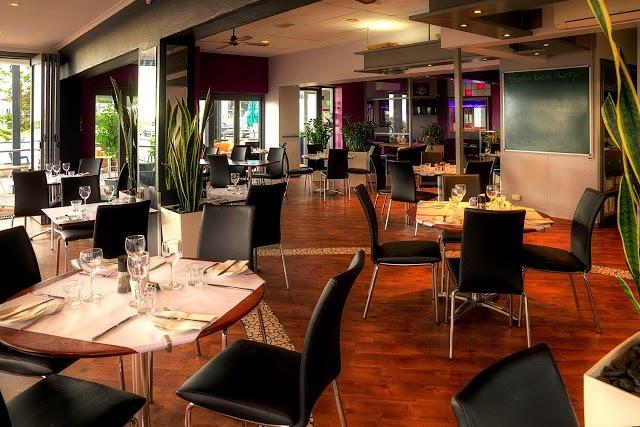 White Salt Bar Cafe Restaurant